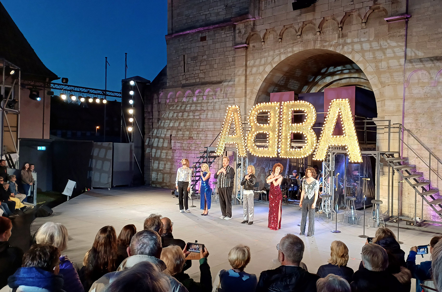 Pressestimmen zur WiederaufnahmePremiere „Dancing Queen das große
